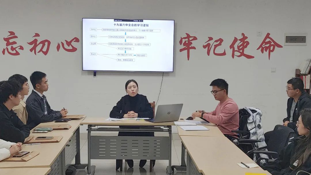 支部书记杨嘉仪同志领学(1).jpg 图片